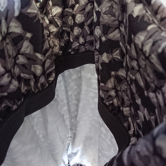 Joe Fresh tank top with built in bra size M - Picture 5 of 5